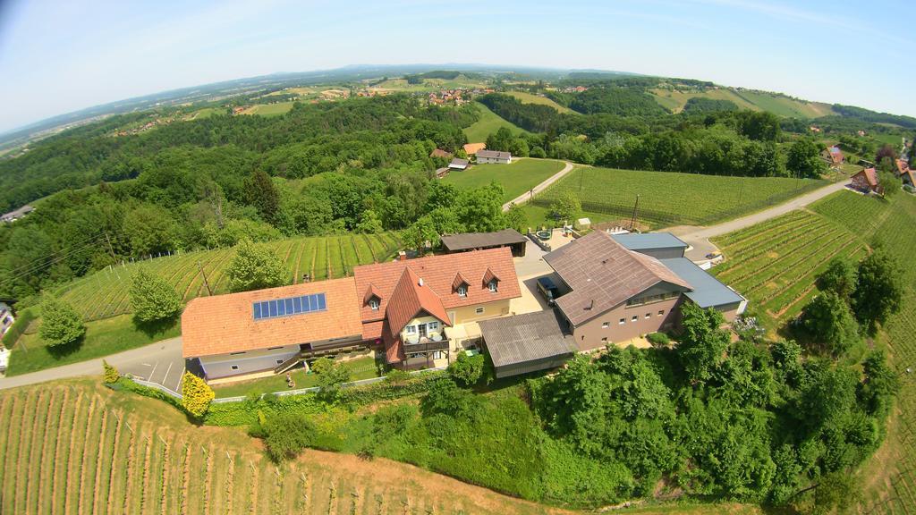 Weingut Gaestezimmer Gruber Ehrenhausen Exterior foto